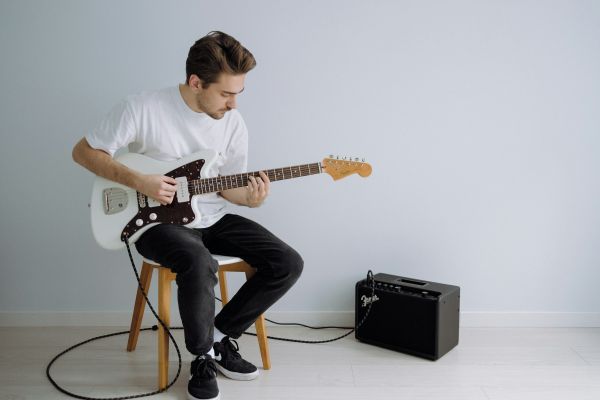 Découvrez les meilleurs cours de guitare à Saint-Étienne